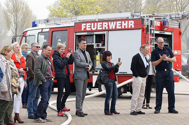 Praxisnah wurde den Ärzten das Tätigkeitsprofil der Feuerwehrleute nahegebracht. | © Foto: FUK Mitte
